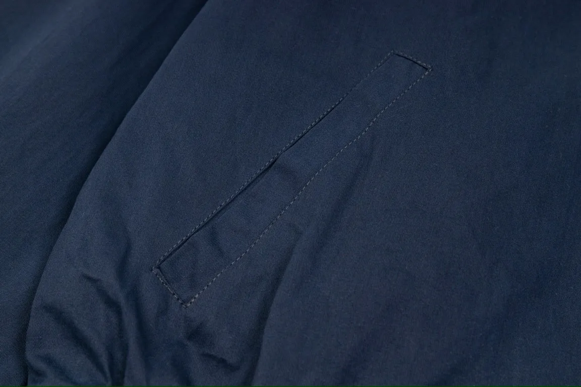 🅿️350 Ralph Lauren's new 24ss classic embroidered logo lapel executive zipper jacket for both men and women. 1️⃣Selected from high-quality original developed pure cotton fabric, with customized plaid lining inside, the overall wearing effect is very soft and comfortable. 2️⃣The workmanship details are perfectly controlled, with exquisite small logo embroidery on the chest, and the unique design style of splicing technology is used in the dropped shoulder position to highlight your personality! The version is simple but not simple! 3️⃣ Complete with tag accessories, unisex design, and a very versatile jacket for men and women!  Color: black, navy blue, khaki Size: S, M, L, XL